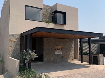 CASA AMUEBLADA RENTA ALTOZANO ROCA acabados de lujo. Sistema inteligente