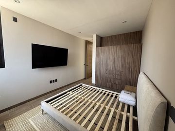 CASA AMUEBLADA RENTA ALTOZANO ROCA acabados de lujo. Sistema inteligente