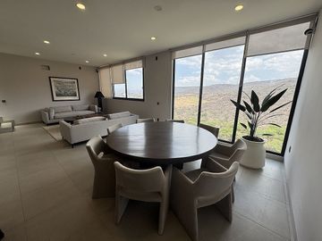 CASA AMUEBLADA RENTA ALTOZANO ROCA acabados de lujo. Sistema inteligente