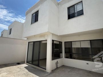 Casa en Renta Arborea Residencial Zona La Reserva Cumbres Garcia