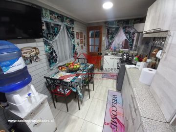 HERMOSA CASA DE DOS PISOS AMPLIADA CON 4 DORMITORIOS 3 BAÑOS