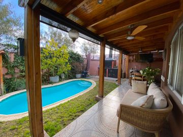 CASA EQUIPADA Y TECNOLÓGICA  PISCINA A PASOS DE METROTREN