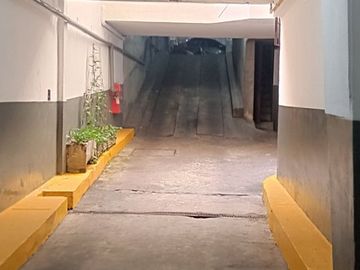 VENTA  DE COCHERA FIJA CUBIERTA EN BALVANERA