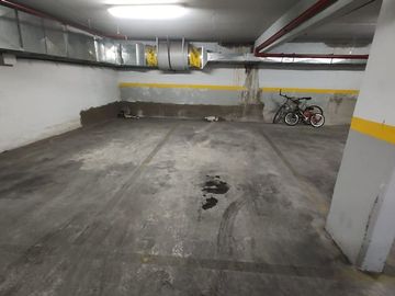 COCHERA EN COMPLEJO SUSAN CON VIGILANCIA 24 HS