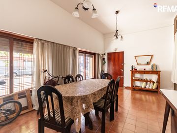 VENTA CASA BARRACAS C/PATIO Y TERRAZA 5 AMBIENTES