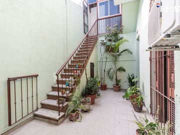 VENTA CASA BARRACAS C/PATIO Y TERRAZA 5 AMBIENTES