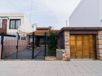CASA CENTRO  WILDE 4AMBIENTES SOBRE LOTE 370 m2