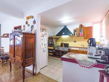 CASA CENTRO  WILDE 4AMBIENTES SOBRE LOTE 370 m2
