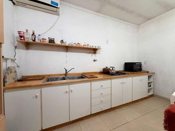 CASA EN VENTA 1 DORMITORIO + LOCAL + PATIO