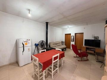 CASA EN VENTA 1 DORMITORIO + LOCAL + PATIO