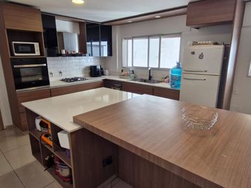 PISO EN BARRIO CENTRO 4 DORM. AMENITIES Y COCHERA.