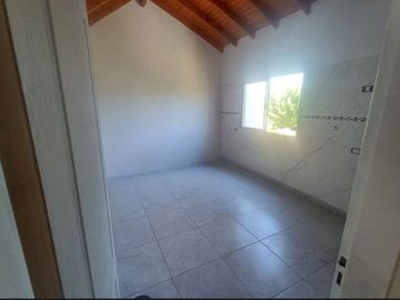 VENTA CASA 4 AMBIENTES LA CAUTIVA  PTE:DERQUI