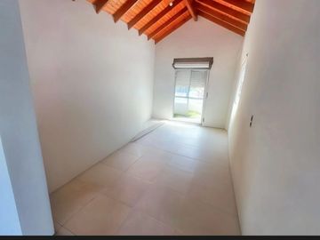 VENTA CASA 4 AMBIENTES LA CAUTIVA  PTE:DERQUI