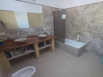 VENTA CASA 4 AMBIENTES LA CAUTIVA  PTE:DERQUI