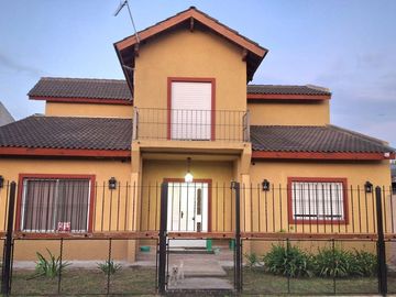 VENTA CASA 4 AMBIENTES LA CAUTIVA  PTE:DERQUI