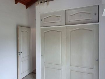 VENTA CASA 4 AMBIENTES LA CAUTIVA  PTE:DERQUI