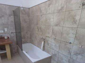 VENTA CASA 4 AMBIENTES LA CAUTIVA  PTE:DERQUI
