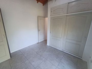 VENTA CASA 4 AMBIENTES LA CAUTIVA  PTE:DERQUI