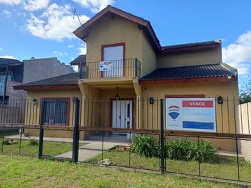 VENTA CASA 4 AMBIENTES LA CAUTIVA  PTE:DERQUI