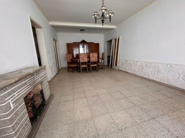 VENTA DE CASA, LOCAL Y DPTO EN AV. ALEM PALMIRA