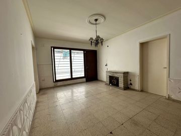 VENTA DE CASA, LOCAL Y DPTO EN AV. ALEM PALMIRA
