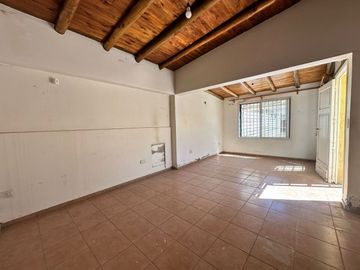 VENTA DE CASA, LOCAL Y DPTO EN AV. ALEM PALMIRA