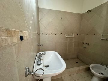 VENTA DE CASA, LOCAL Y DPTO EN AV. ALEM PALMIRA