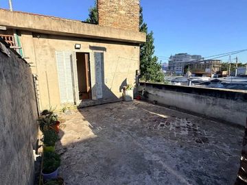 Casa Venta  3 Dormitorios con Local Comercial