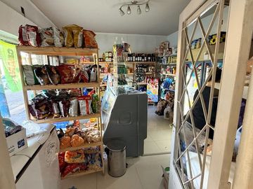 Casa Venta  3 Dormitorios con Local Comercial