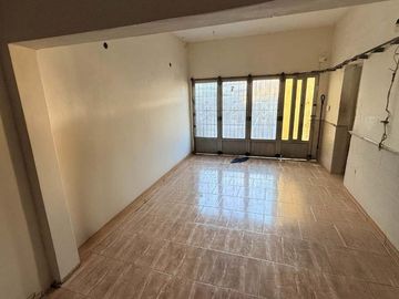 Casa Venta  3 Dormitorios con Local Comercial
