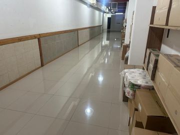 VENTA DE DEPOSITO CON LOCAL DE 257 MTS BALVANERA