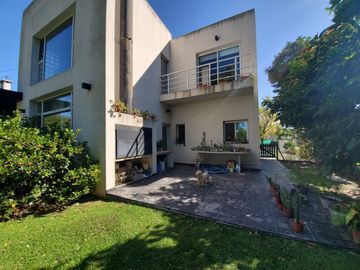 Venta Casa 5 amb. Bº Cerrado Santa Ana Fco.Alvarez