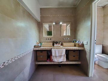 Venta Casa 5 amb. Bº Cerrado Santa Ana Fco.Alvarez