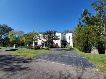 Venta Casa 5 amb. Bº Cerrado Santa Ana Fco.Alvarez