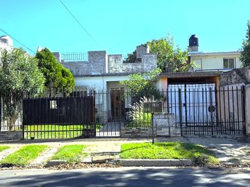 Casa 4 amb/Jardín/cocheras. Única! Caseros