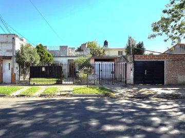 Casa 4 amb/Jardín/cocheras. Única! Caseros