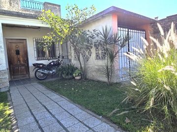 Casa 4 amb/Jardín/cocheras. Única! Caseros