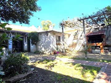 Casa 4 amb/Jardín/cocheras. Única! Caseros