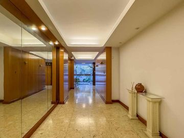 VENTA SEMIPISO 4 AMB  COCHERA EXCELENTE UBICACION