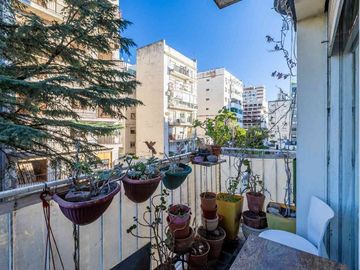 VENTA SEMIPISO 4 AMB  COCHERA EXCELENTE UBICACION