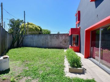 Casa 2 dormi c/ lavadero cochera jardin