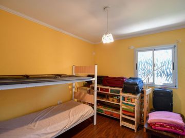 Casa 2 dormi c/ lavadero cochera jardin