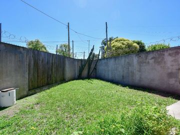 Casa 2 dormi c/ lavadero cochera jardin