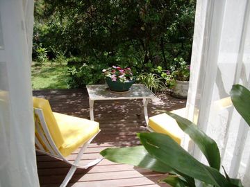 Pinamar, casa sobre lote de 450 m2 Living comedor, 3 Dormitorios, Cocina, 2 Baños, Jacuzzi, Parque y Parrilla.