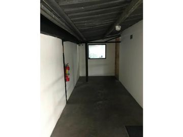 Se alquila galera en vía comercial principal. [AA]