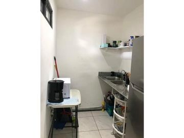 Se alquila galera en vía comercial principal. [AA]