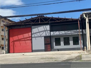 Se alquila galera en vía comercial principal. [AA]