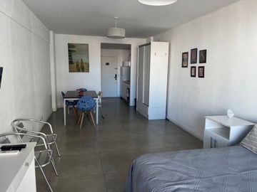 Venta Monoambiente Divisible frente balcon