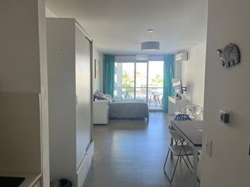 Venta Monoambiente Divisible frente balcon