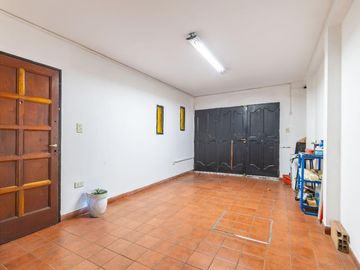 CASA 5 AMBIENTES EN VENTA EN CASEROS OPORTUNIDAD